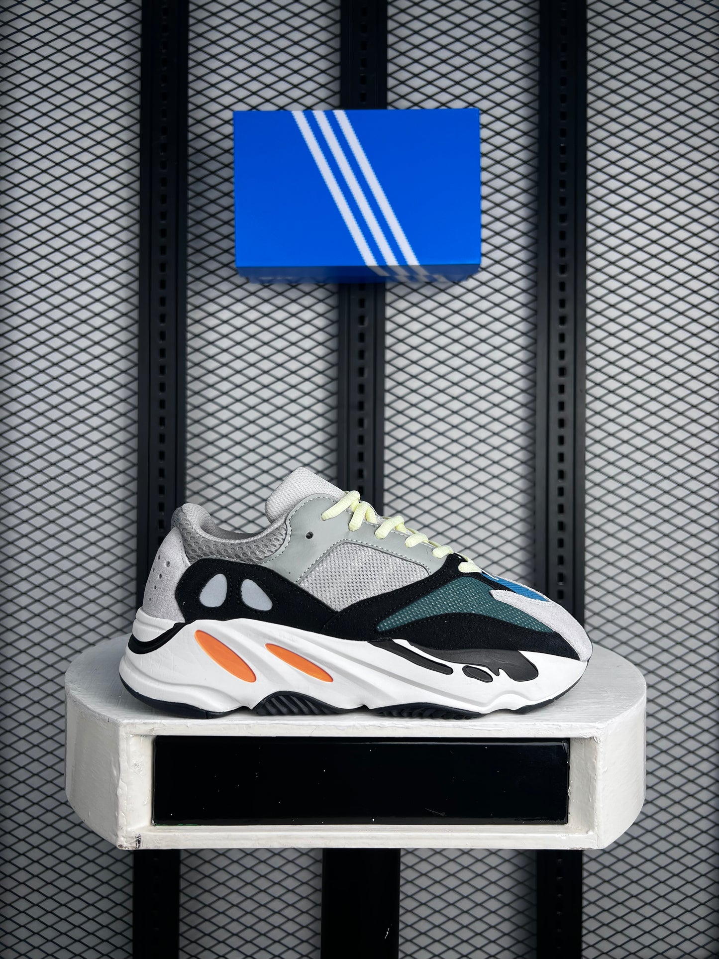 Special Edition Sneaker