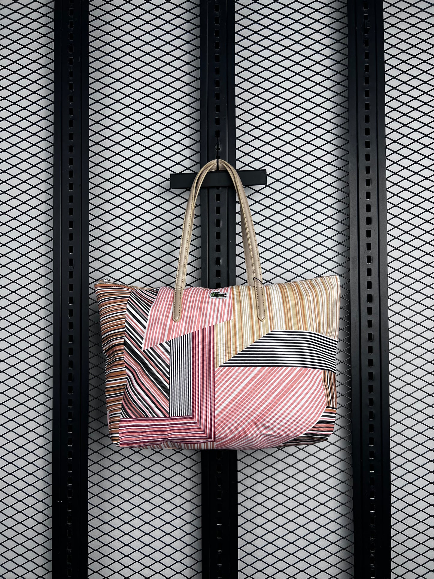 LADIES HANDBAG