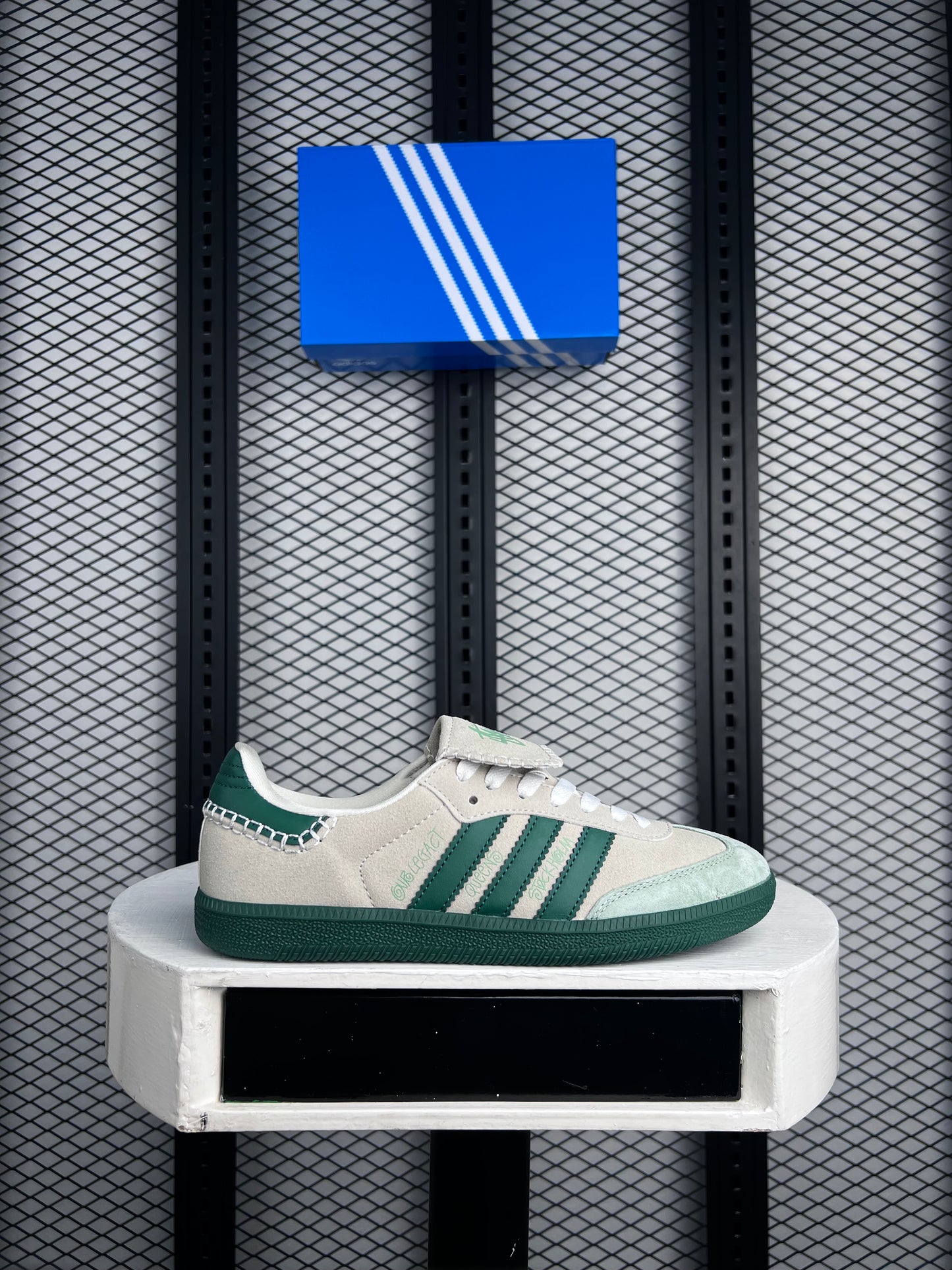 Special edition sneaker