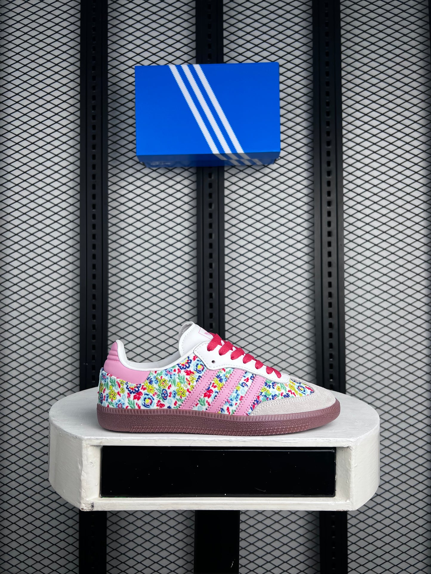 Ladies luxury sneaker
