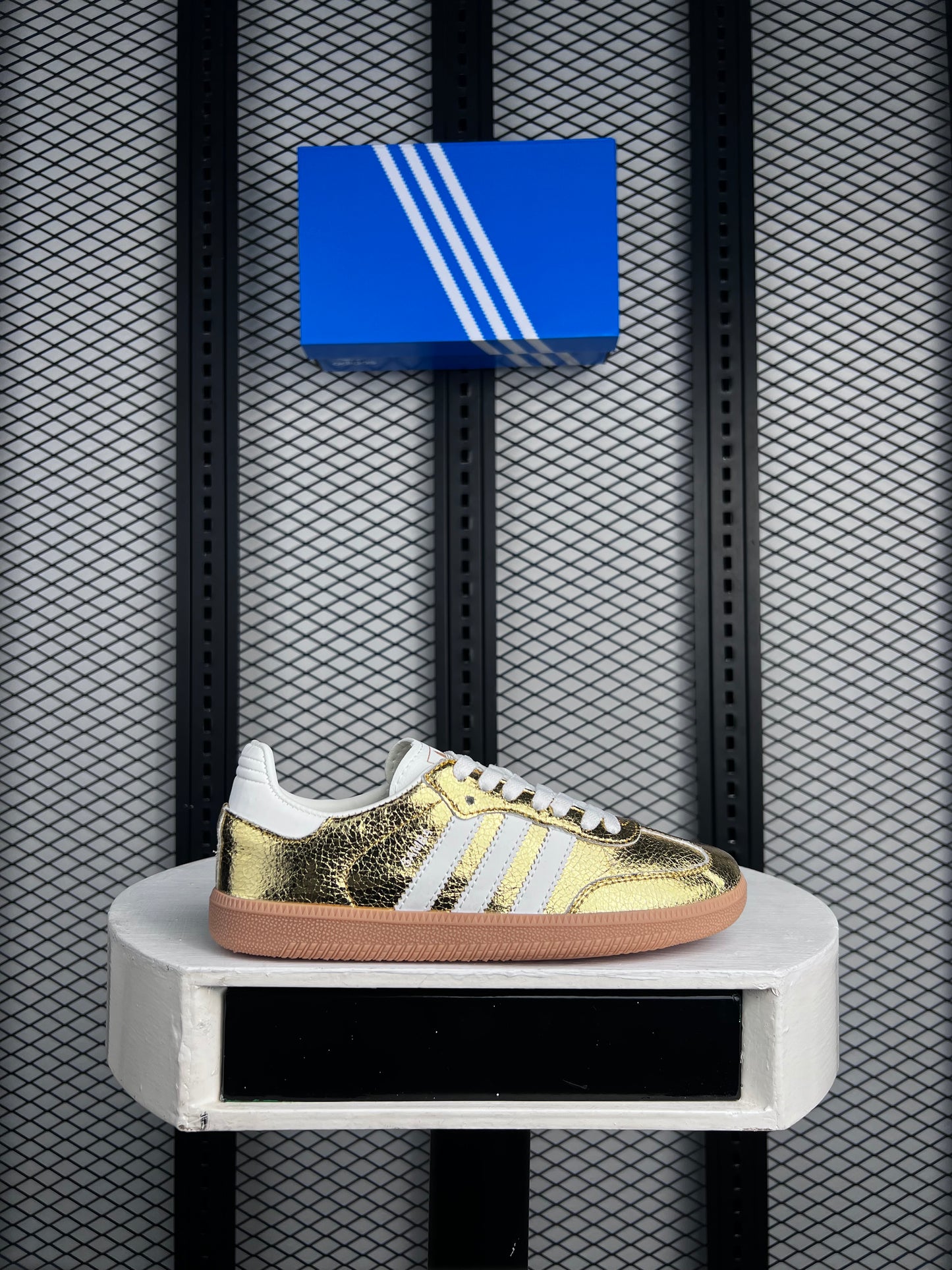 Ladies luxury sneaker