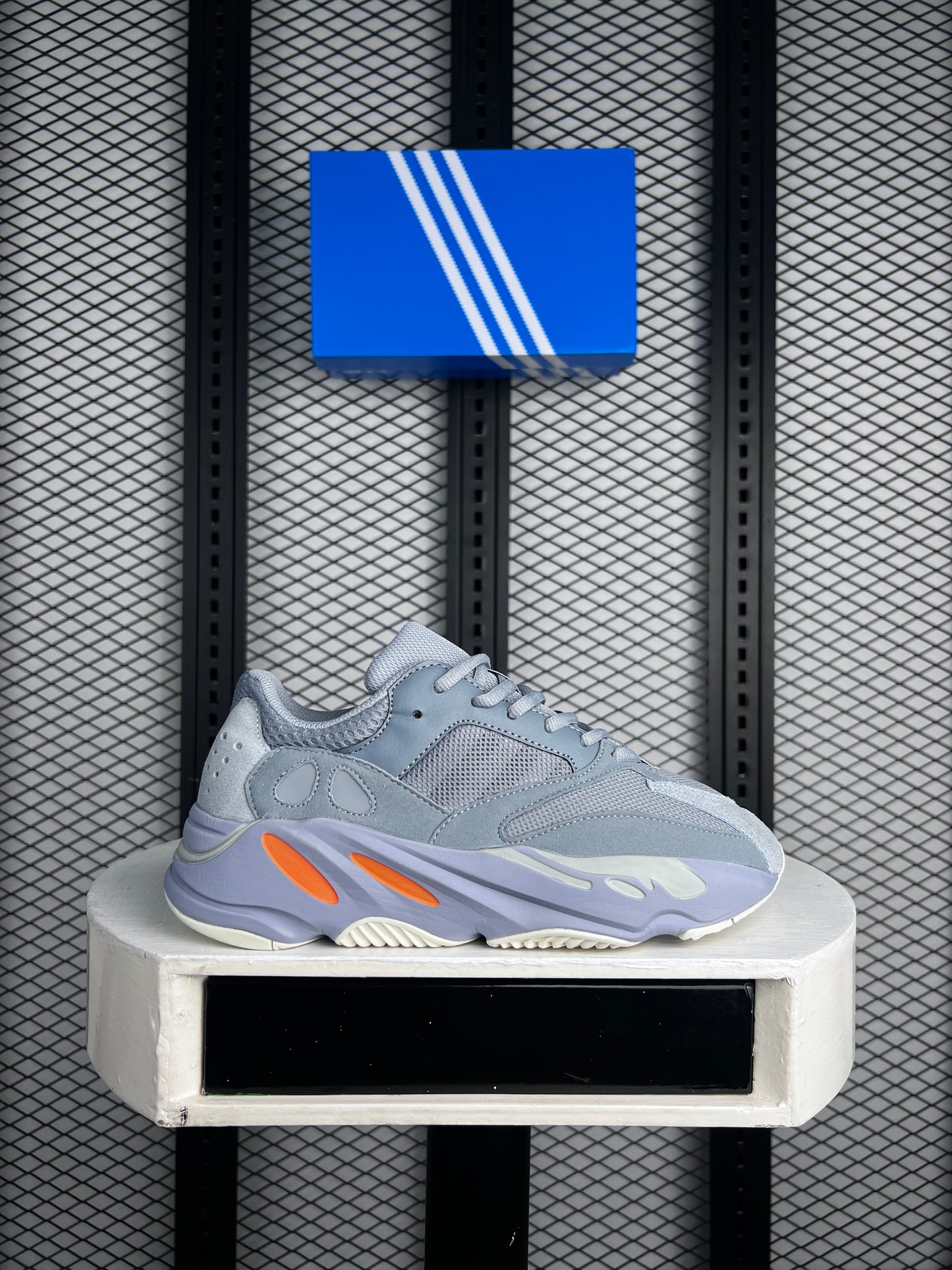 Special Edition Sneaker