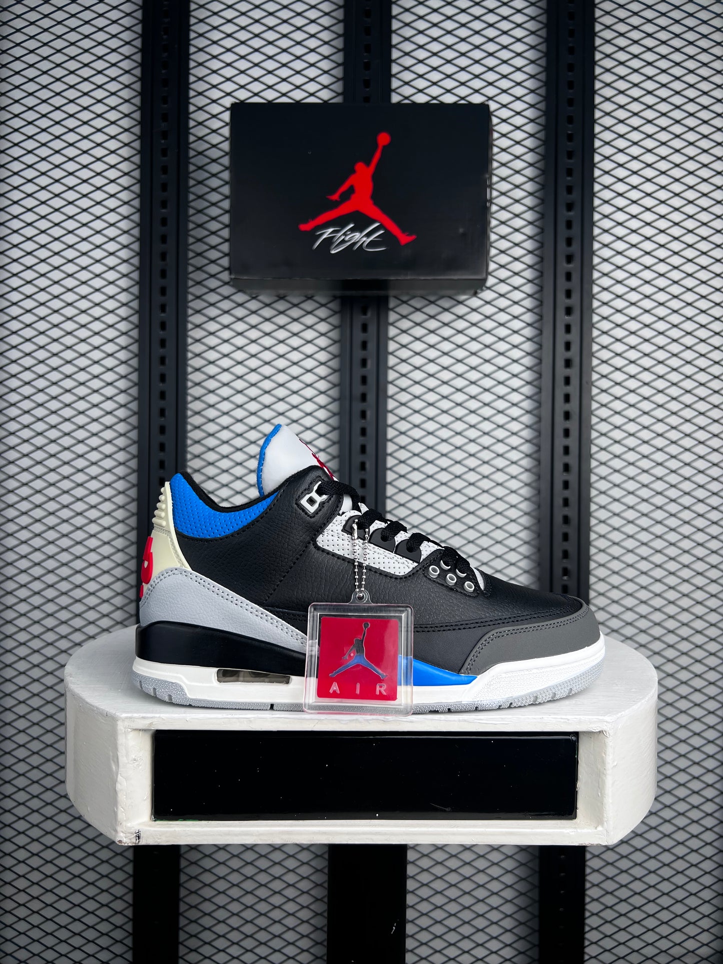 J3 lifestyle sneaker