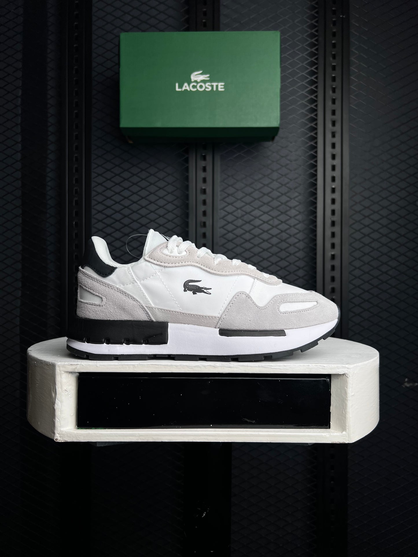 L Special Edition Sneaker’s