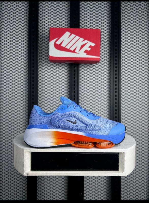 Textured knit runner in light blue