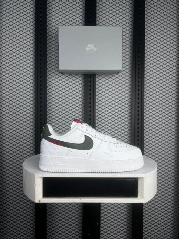 Textured leather low-top in white and olive