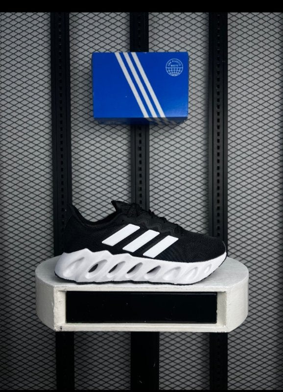 Sneaker Switch FWD Black White