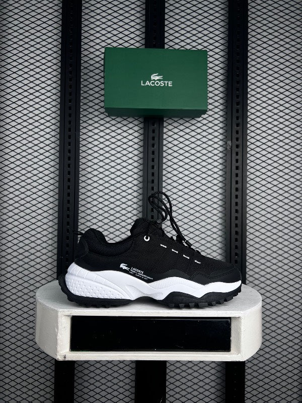 Chunky trail runner in black with sculpted white sole02