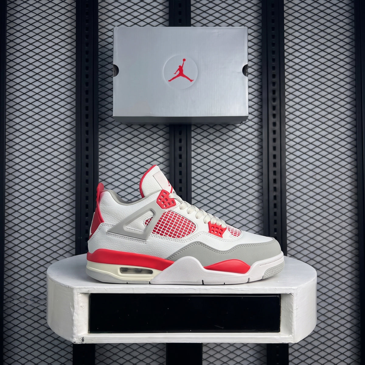 Moulded-sole panelled basketball sneaker in white and bright red