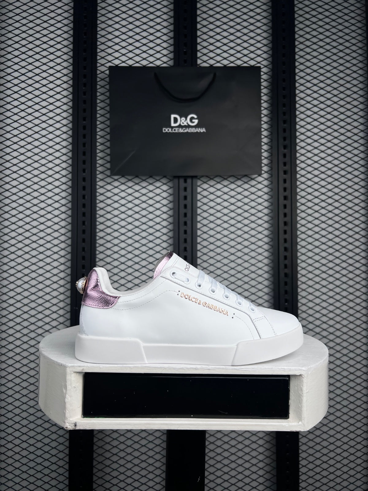 Pearl-embellished metallic heel low-top leather sneaker