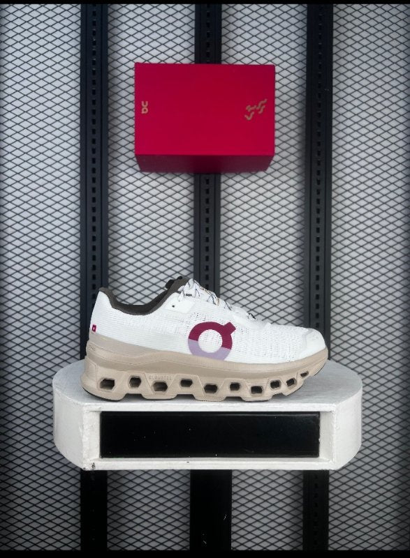 Hollow-pod sole mesh runner in white and sand