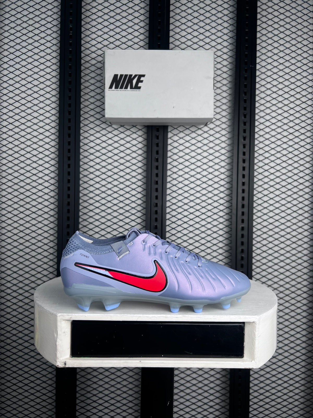 Bright-crimson graphic detail football boot in icy lavender