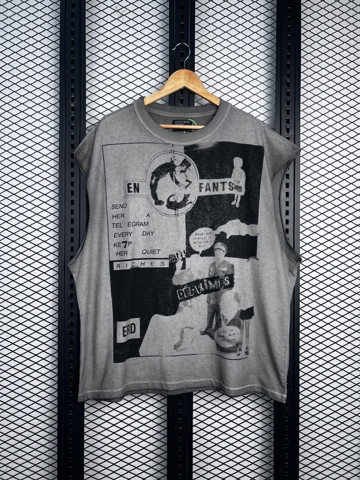 Oversized short-sleeve tee in washed grey collage print