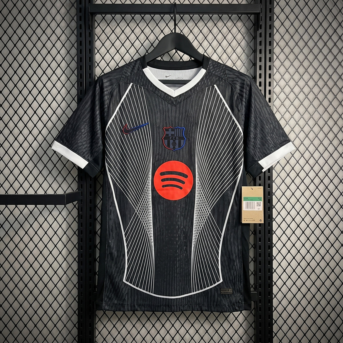 Short-sleeve soccer jersey in black with geometric lines