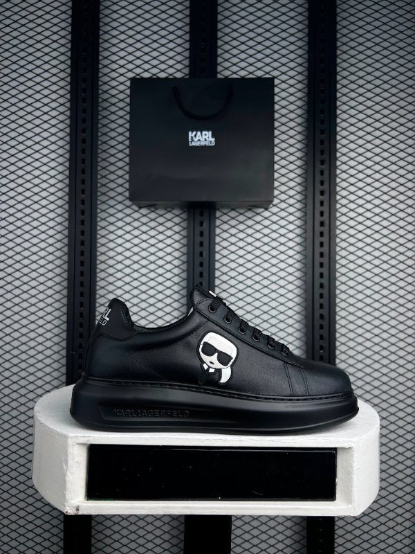 Matte leather low-top in black and white on a platform sole