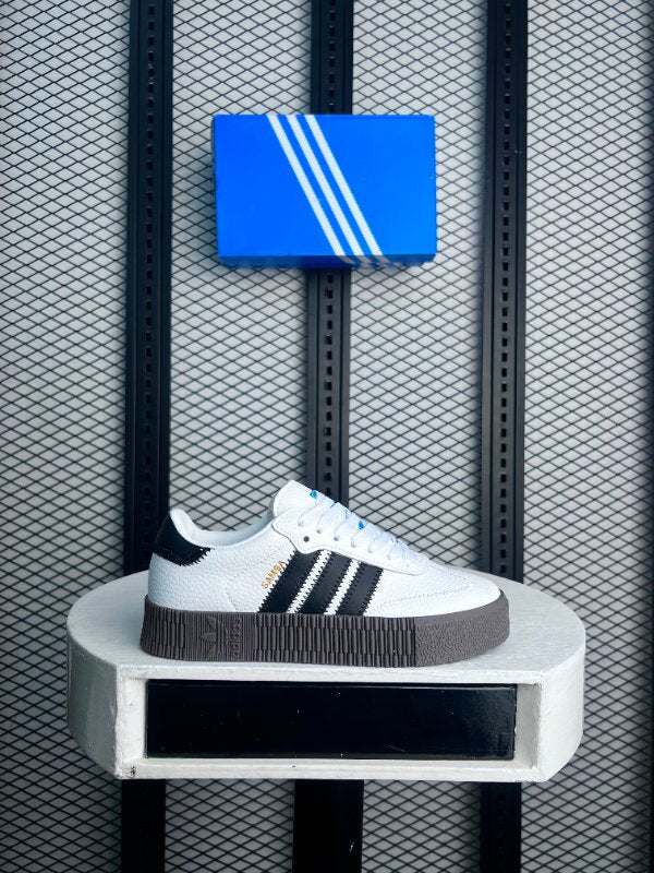 Sneaker white