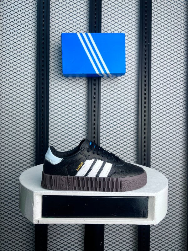 Sneaker black
