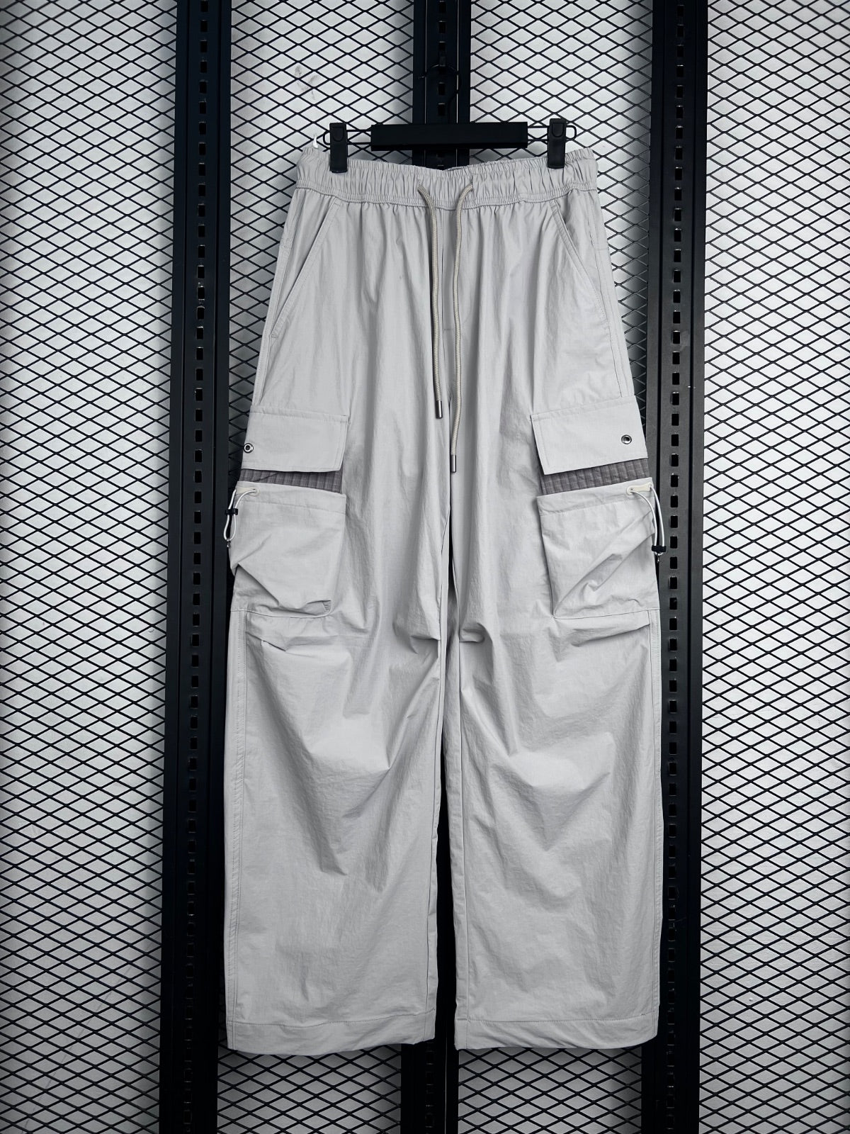 Matte lightweight cargo trousers with layered drawstring pockets