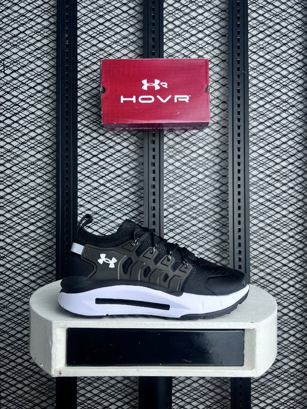 Caged mesh low-top runner in black and white