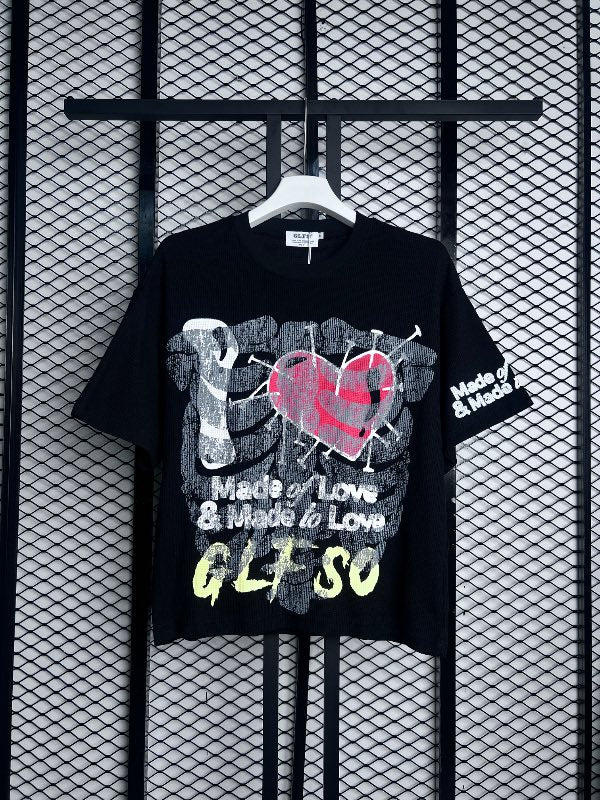 Ribcage and heart graphic textured black t-shirt