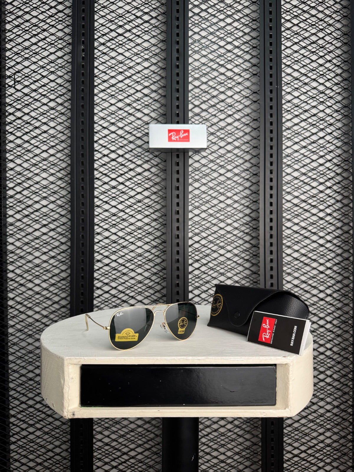 Sunglasses black gold g lens
