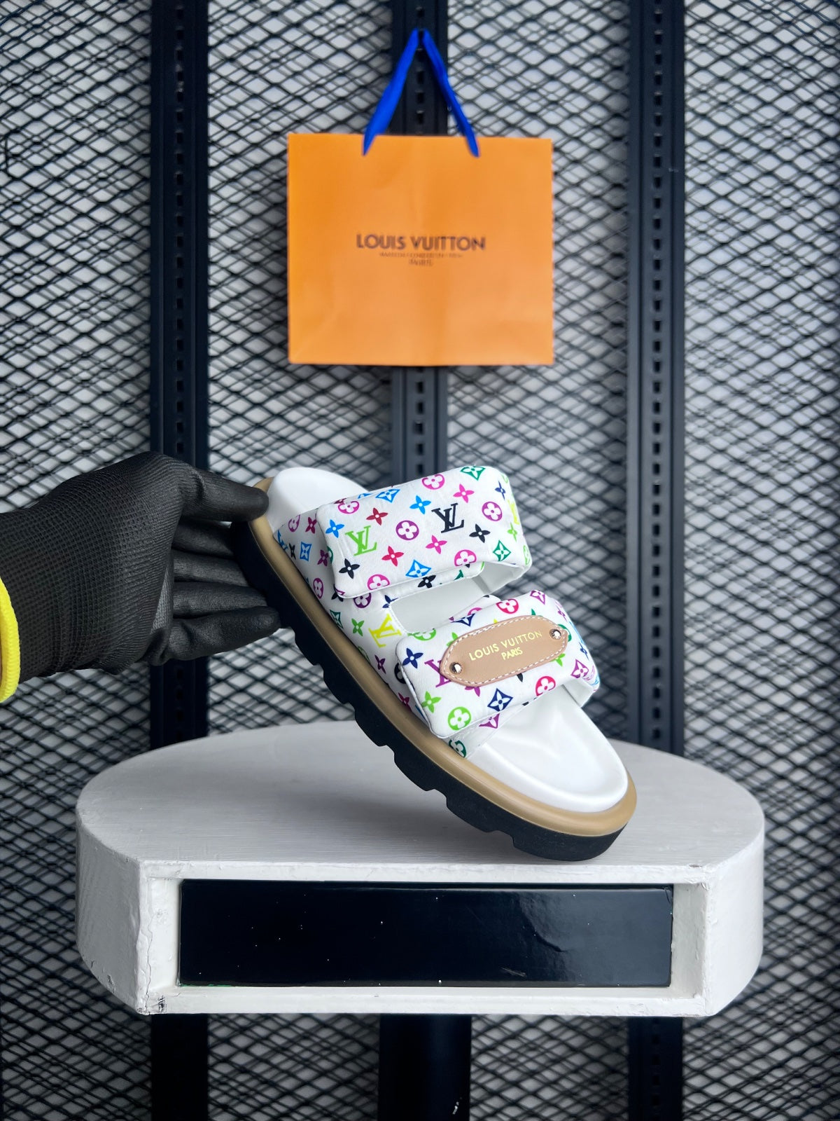 PARIS white MURAKAMI slide