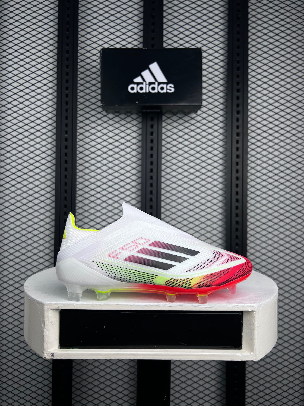 ELITE LACELES FG SOCCER BOOT