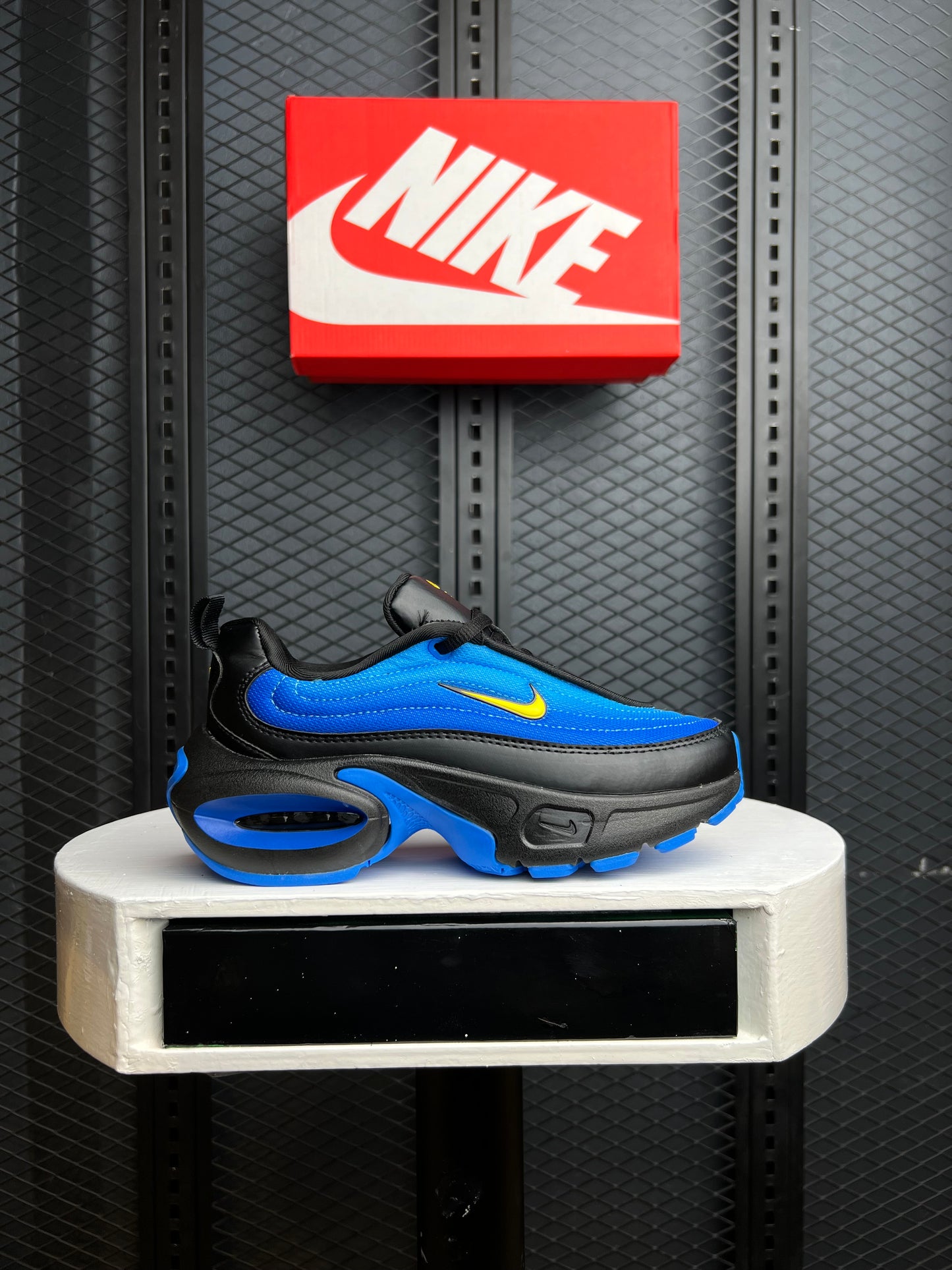 Air M Portal New Edition Sneakers