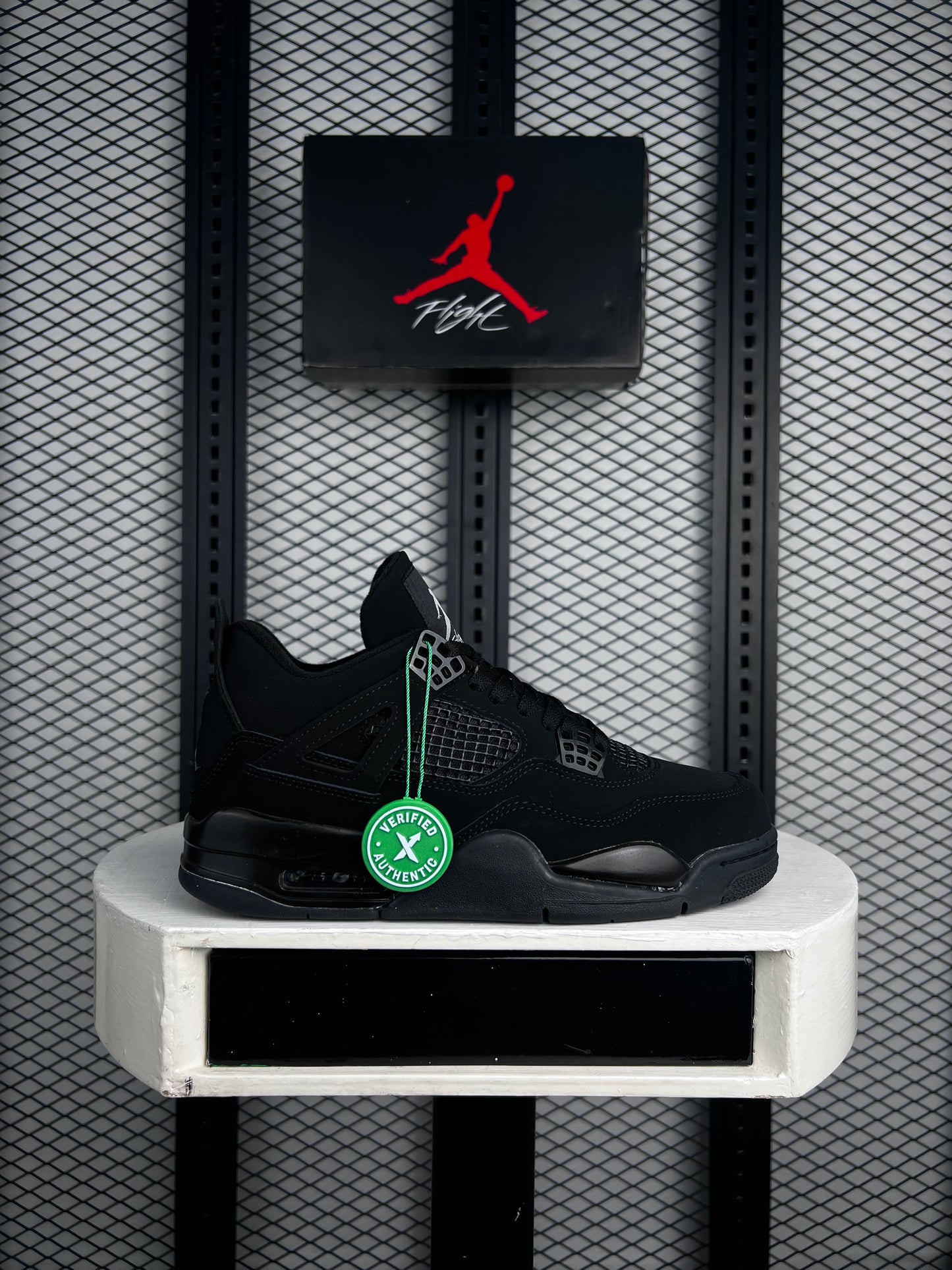 J4 lifestyle sneaker