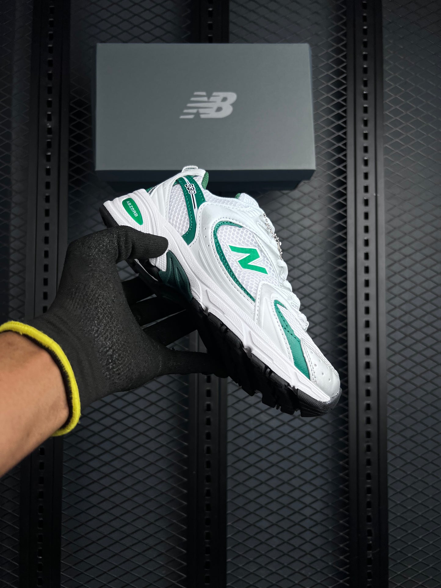 Special Edition Sneaker 530 NB