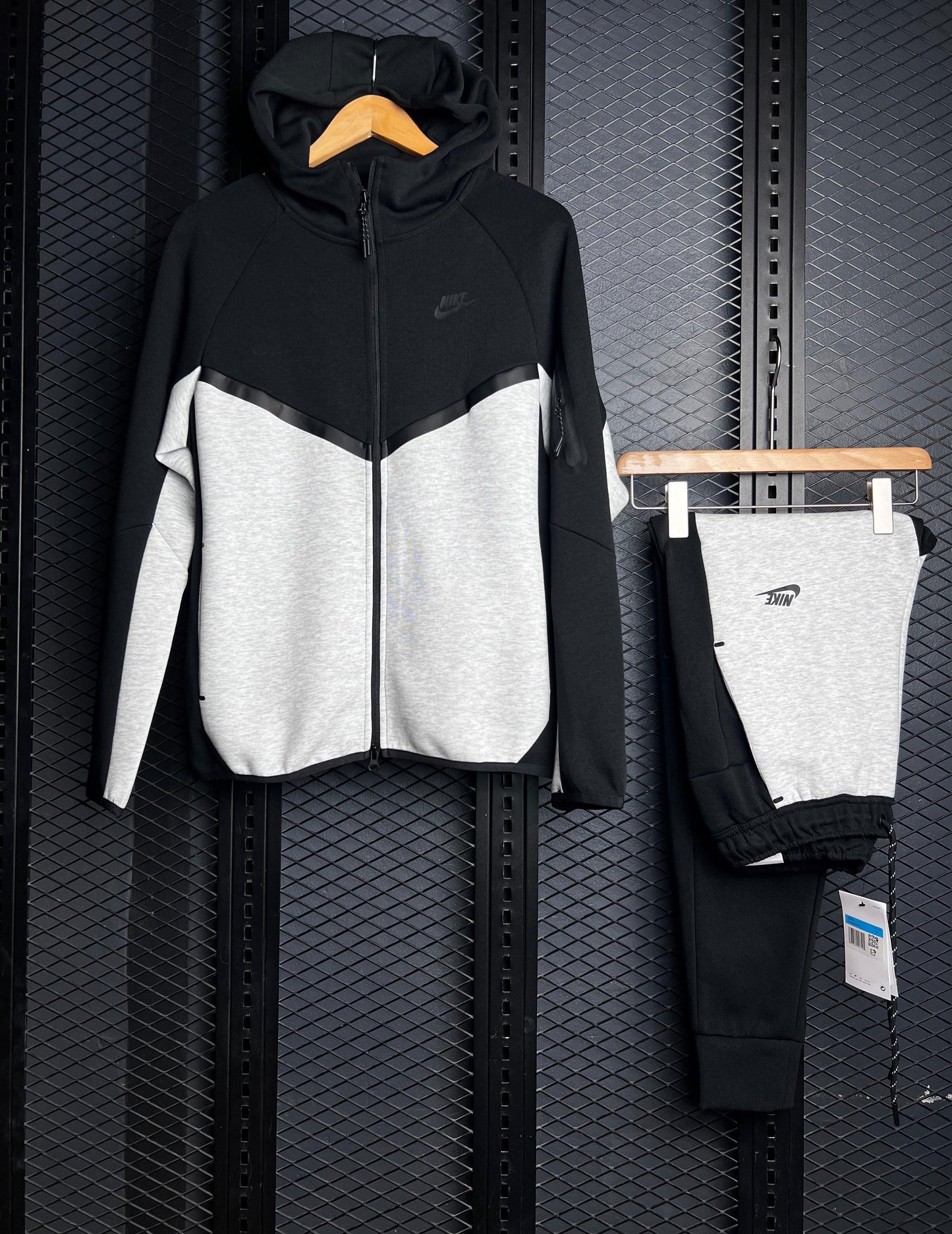 T-F  tracksuit Windrunner
