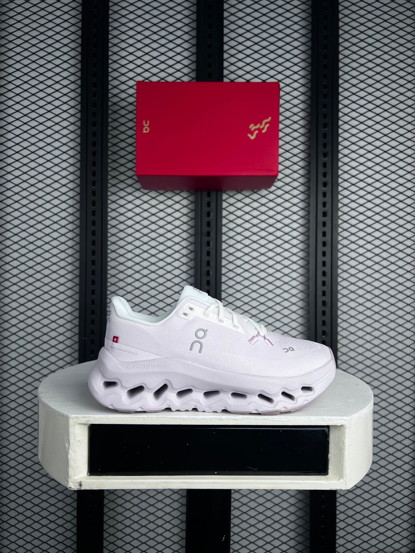 Ladies luxury sneaker
