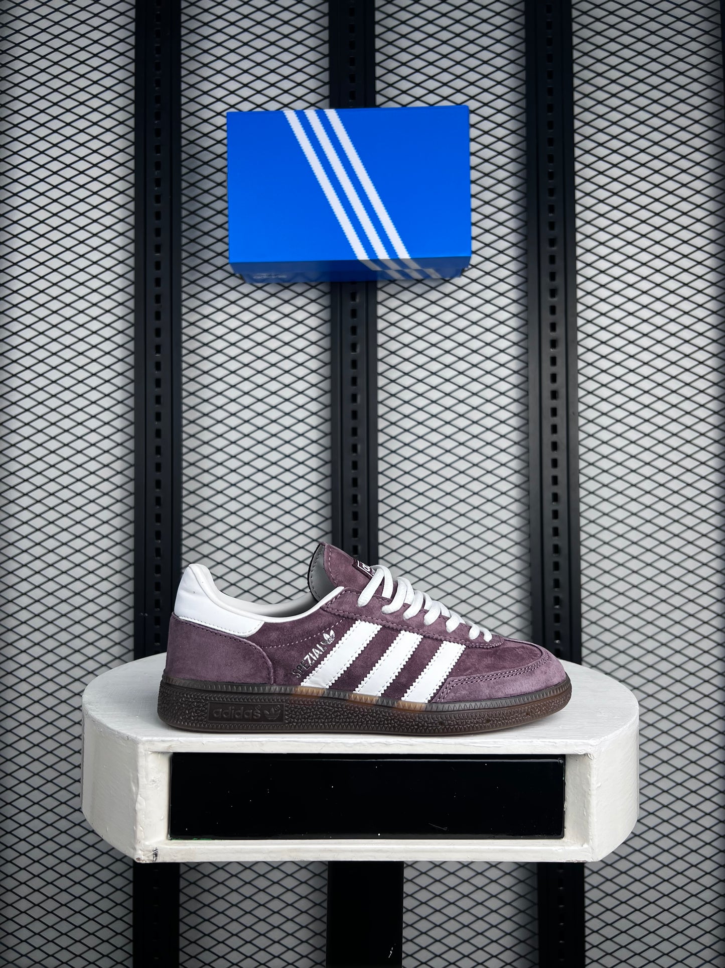 Ladies luxury sneaker