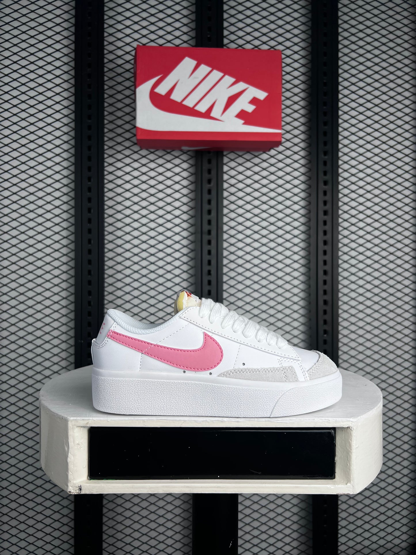 Ladies luxury sneaker
