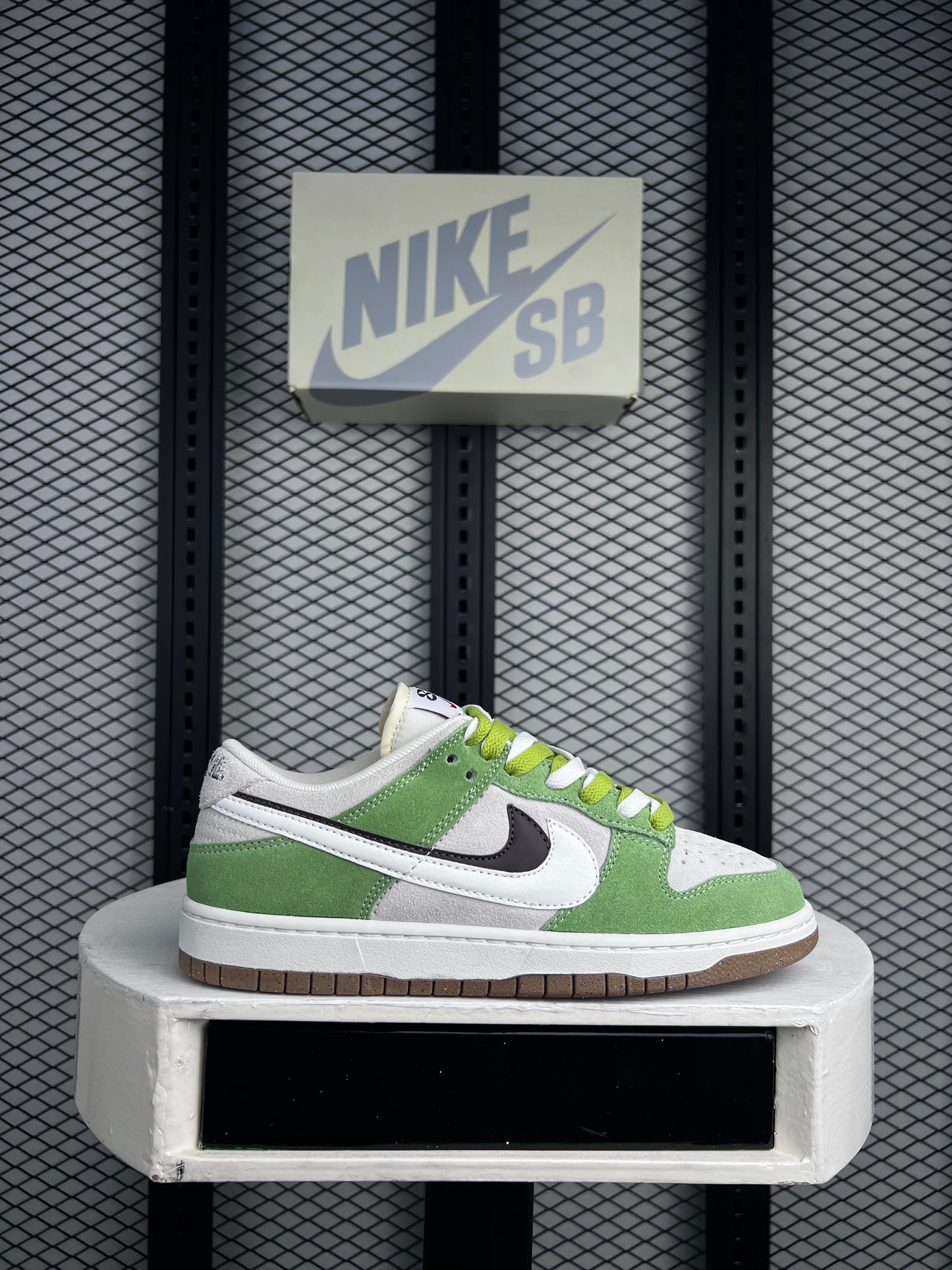 SB Low Luxury Sneakers