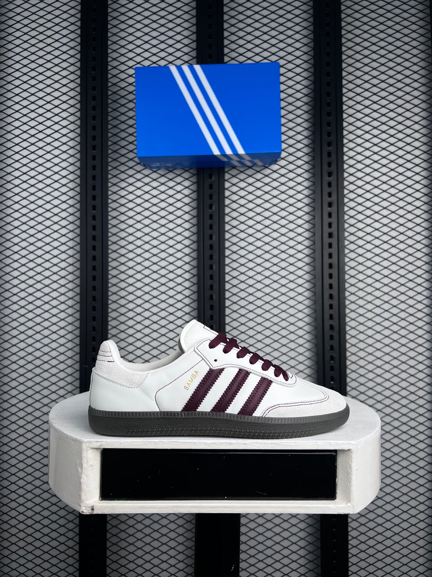 Special edition sneaker