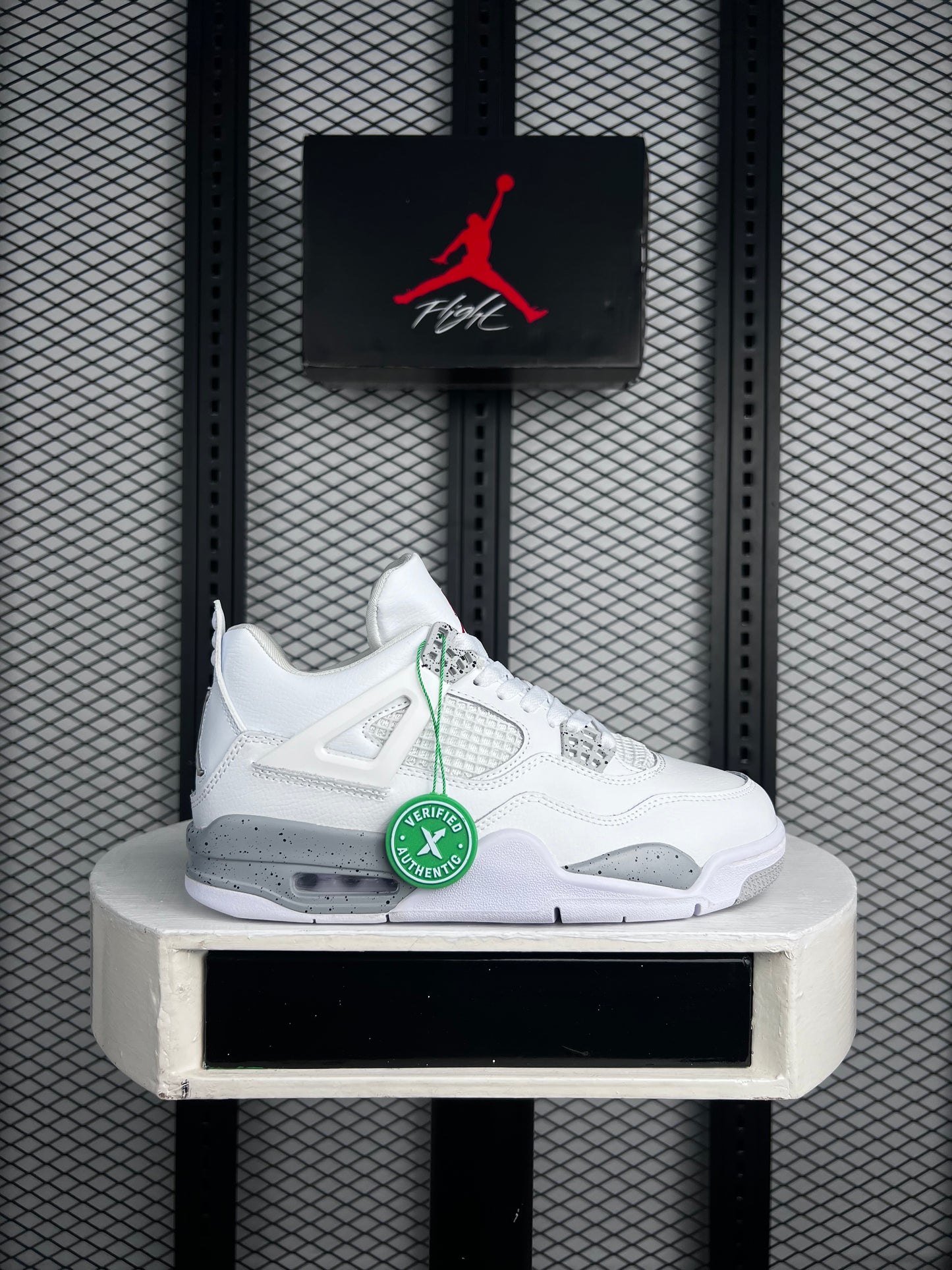 J4 lifestyle sneaker