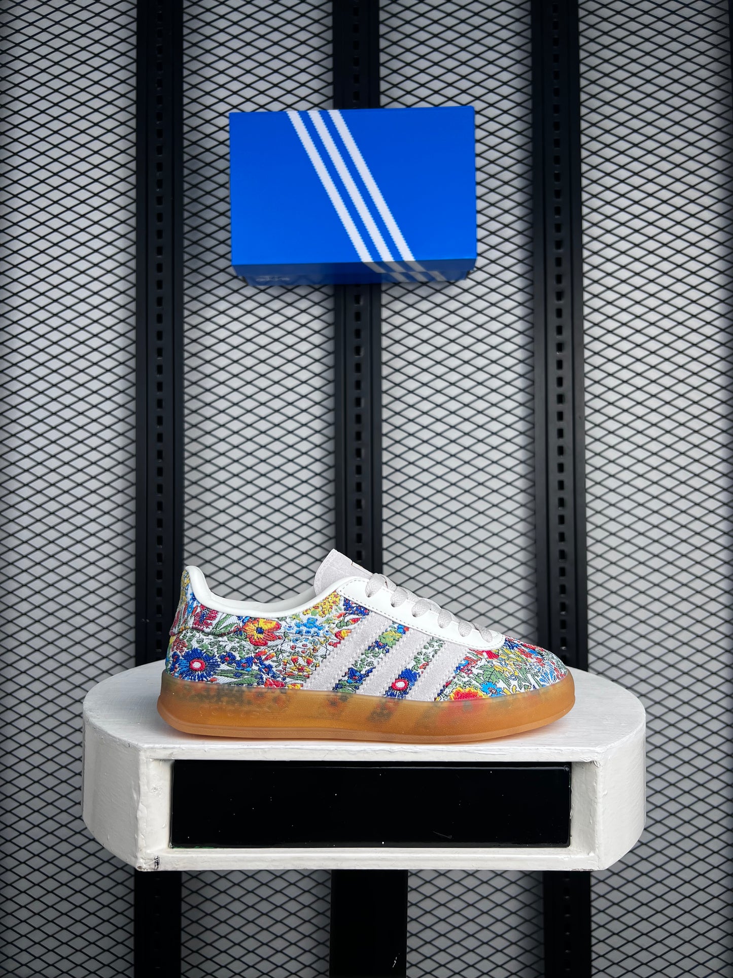 Ladies luxury sneaker