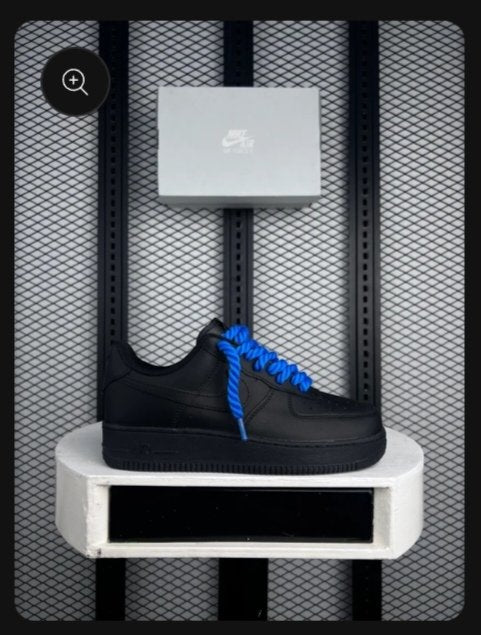 Sneaker black with blue laces