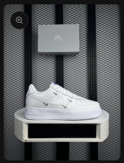 Sneaker LX White Metallic Pins