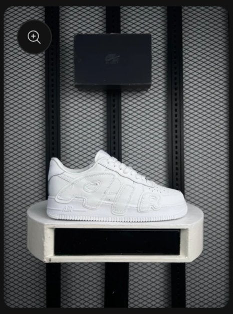 Low-top sneaker White