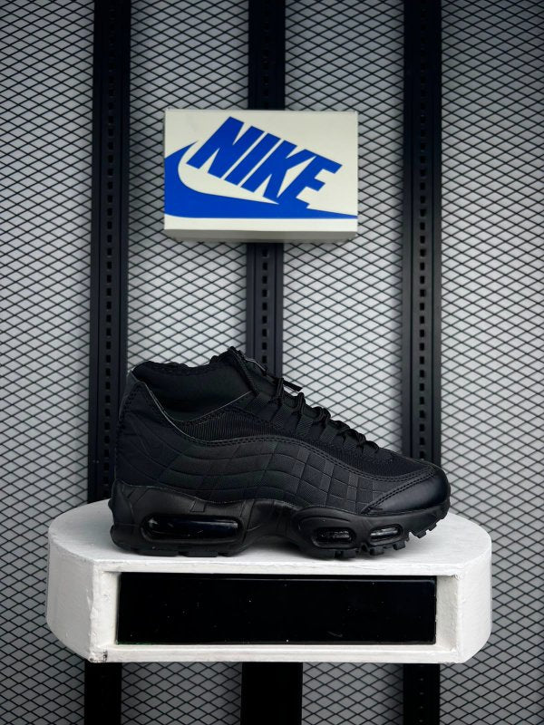 Mid-top boot runner silhouette in textured black