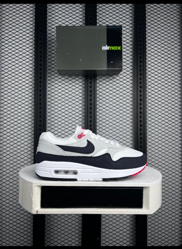 Cushioned-sole panel runner in navy, grey and pink
