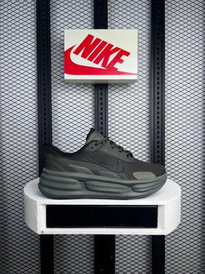 Textured mesh runner in olive