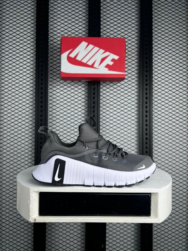 Textile runner in grey