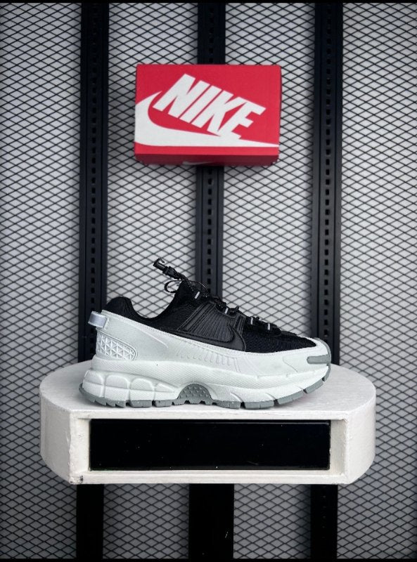 Sneaker Roam Black White