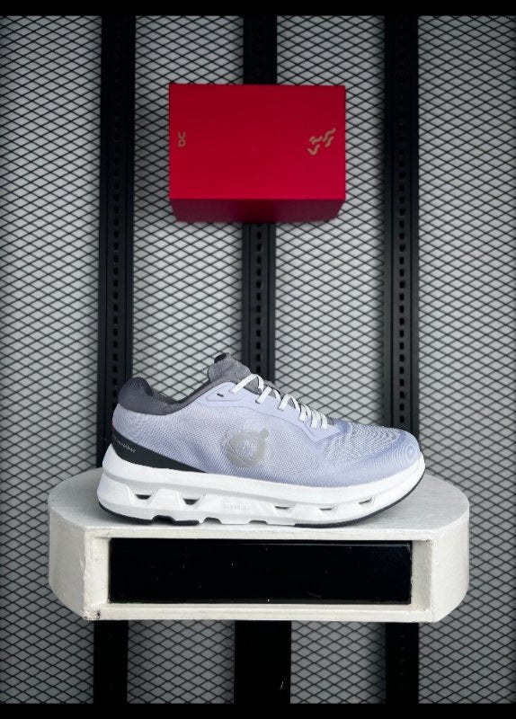 Cushioned hollow-pod sole runner in pale lavender