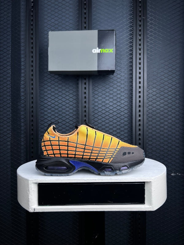 Gradient-finish neoprene zip runner in gold and black