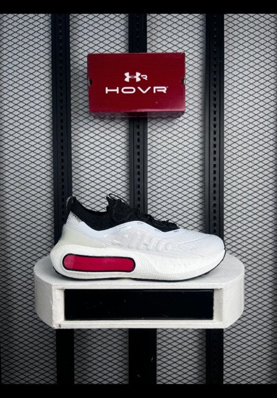 Sock-collar knit runner with vibrant heel insert