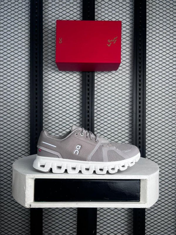 Textured mesh runner in grey